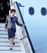 高市首相、英国に到着