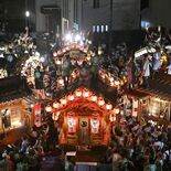 ほとばしる祭り人の熱気　大田原屋台まつり開幕　彫刻屋台の「ぶっつけ」に…