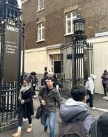 英大学、中国刺激避ける