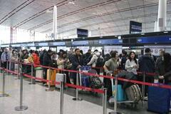 春節の中国線旅客、４割減