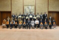 【夕刊】全国大会優勝者と指導者をたたえる