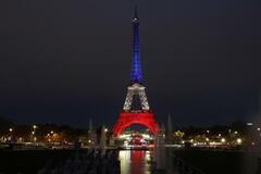 マクロン仏大統領「闘いは続く」