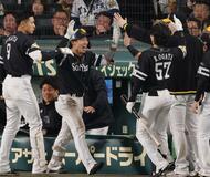 昨季の雪辱 タカ歓喜