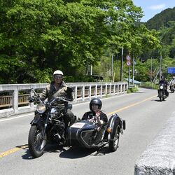 メグロのバイク60台、初夏の那須烏山を快走　カフェミーティングに愛好者集まる