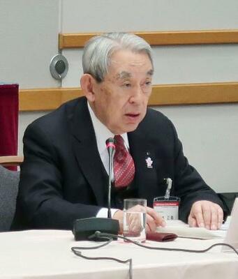 　「関西財界セミナー」で発言する関経連の松本正義会長＝５日午後、京都市左京区