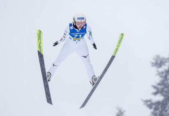 　Ｗ杯ジャンプ女子個人第１４戦の丸山希の飛躍＝フィラハ（共同）