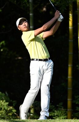 優勝した中川（宇都宮）の３番ティーショット＝ＪＧＭ宇都宮ＧＣ
