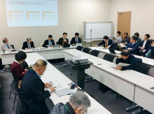 　国会内で開かれた原子力潜水艦導入の問題点を議論する集会＝９日
