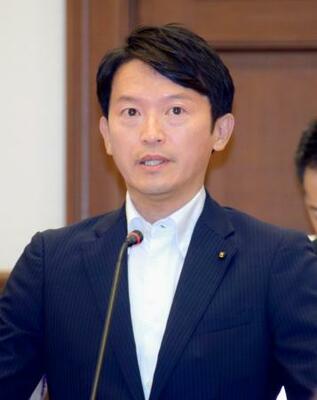 兵庫県議会の定例会で発言する斎藤元彦知事=2日午前