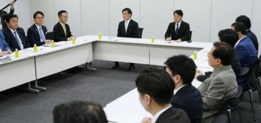 　国会内で開かれた「社会保障国民会議」の実務者会議＝８日午後