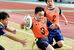 カップトーナメント　新田ウォーリアーズ－新田ウォーリアーズブレイブ決勝　後半、新田ウォーリアーズ・小関が相手をかわしてトライ＝栃木市総合運動公園陸上競技場