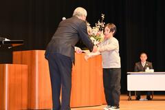 「税の百人一首」 優秀作品を表彰