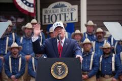 トランプ氏「こん棒外交」を称賛
