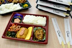 【食べた？】普段使いの優しい味　日替わりデラックス弁当　お弁当・お総菜おわん（那須塩原）