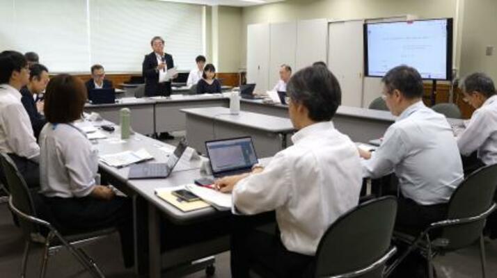 環境省近畿地方環境事務所が初めて開いたクマ被害対策に関する連絡会議=11日午後、大阪市