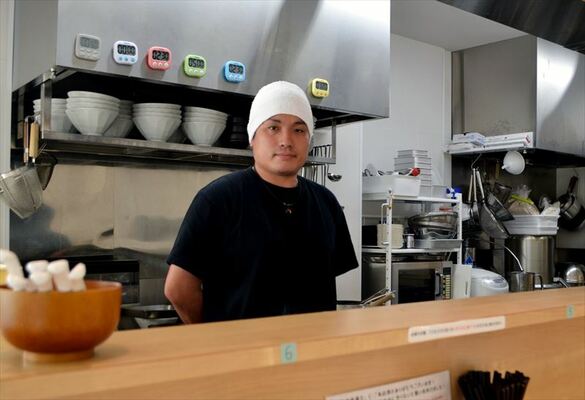 「ＳＮＳ（交流サイト）で限定ラーメンなどの情報も発信しています」と話す秋元さん