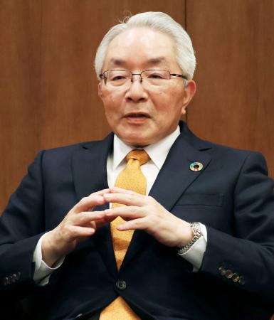 　インタビューに応じる西日本フィナンシャルホールディングスの村上英之社長