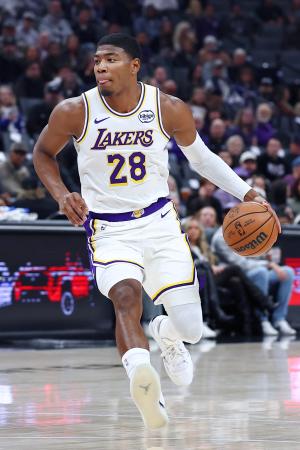 　キングズ戦でドリブルするレーカーズの八村＝サクラメント（ＡＰ＝共同）