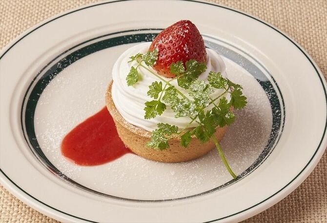 <カプリチョーザ>「苺のチョコムースタルト」580円（イ）ー佐野市産「とちおとめ」とカスタードクリームを濃厚なチョコレートムースを入れたクッキータルト生地にトッピング。