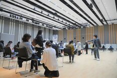 宇都宮駅東口の新施設で集団接種　飲食店のサービス券も配布