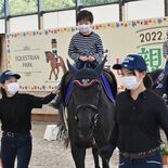 宇都宮のＪＲＡで「馬に親しむ日」　３年ぶり盛況