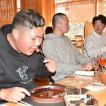 ３年間育てた高級和牛、矢板高卒業生に　精肉業者などが那須で食事会