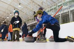 日光でカーリング体験