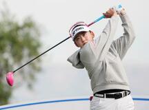 岩井千怜が６３で単独首位発進