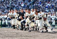 作新、打撃戦制し初戦突破　大分商に８－６　選抜高校野球２回戦