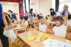 塗り絵、輪飾り夜空に届け