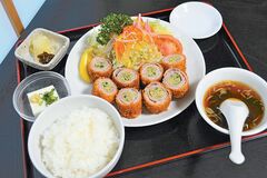 百華園カツ餃子ライス