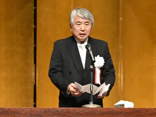 式辞を述べる浅野市長