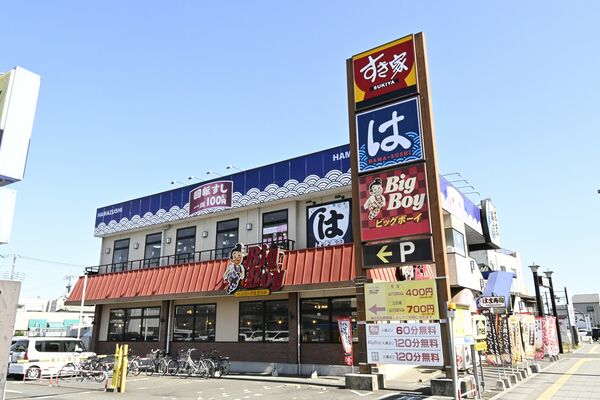 ホームページで閉店が発表されたビッグボーイとはま寿司＝栃木市境町