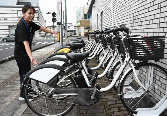 新たな財源確保のため、広告を掲出するシェアサイクルの後輪部分