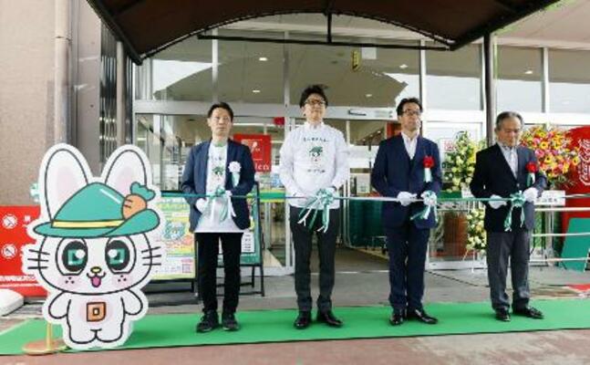 　「ロビン・フッド」の１号店開店を記念した式典＝２４日午前、愛知県あま市