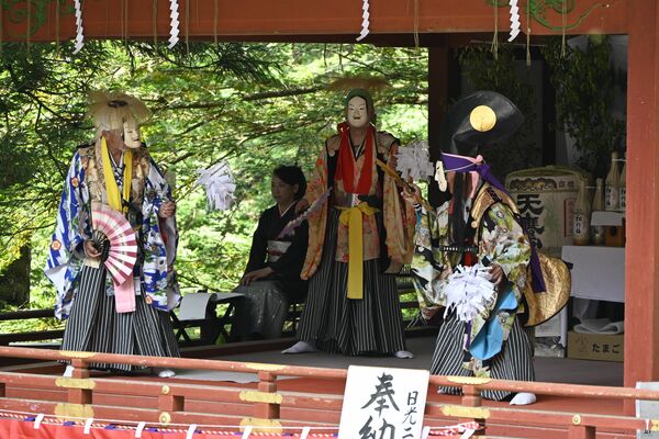 日光二荒山神社に奉納された南部神楽