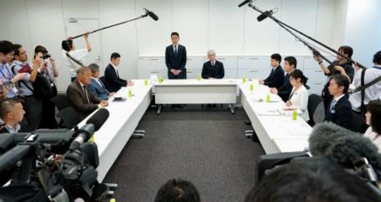 国会で開かれた北陸新幹線の延伸ルートを再検討する与党整備委の会合=15日午前