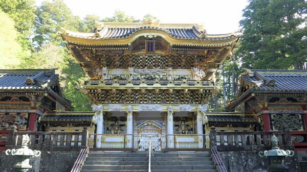 日光東照宮の陽明門。観光や修学旅行などで、毎年たくさんの人が訪れる(日光東照宮提供)