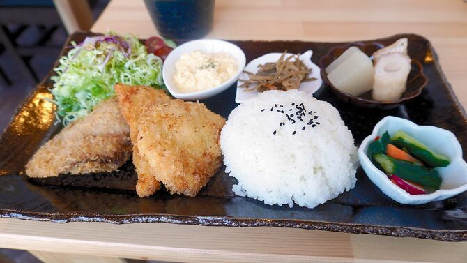 オーナーが能登島沖で一本釣りした「魚のフライランチ」が看板メニュー