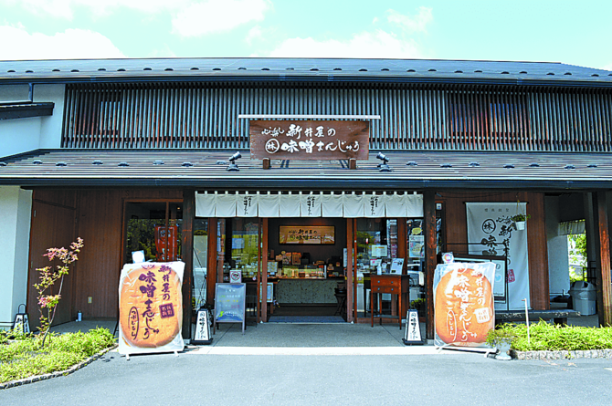 佐野田沼ＩＣ近く、店内には喫茶スペースもあるたぬまの杜本店