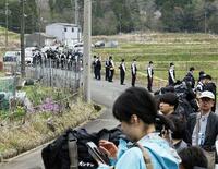 京都・山あいの住宅に捜査員集結