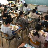「静かな給食」続く　コロナ対策、机前に向けて　栃木県内教育現場