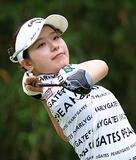 吉田鈴が単独首位