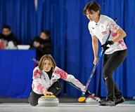 カーリング日本女子、1次L突破