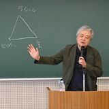 10万字書くには「キャラクター作り必要」　芥川賞作家の三田さんが特別公開講座
