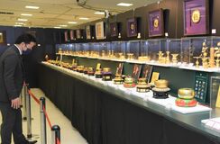 9000万円のすき焼き鍋も　東武宇都宮百貨店で黄金展【動画】