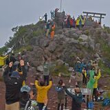 男体山で「登拝祭」　夜間登山は４年ぶり解禁