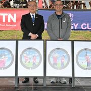 漫画「黒執事」とのコラボマンホール製作 佐野市が4種類のデザイン披露 きっかけはク…