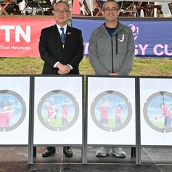 漫画「黒執事」とのコラボマンホール製作 佐野市が4種類のデザイン披露 きっかけはクリケットとの縁