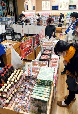 佐野、栃木両市の物産品を販売する観光ＰＲブース